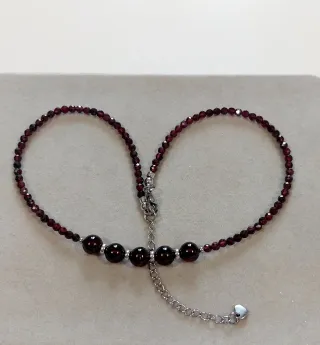 Collana con granati e argento