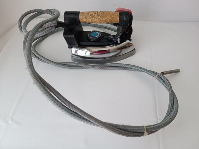 Ferro da stiro con vapore