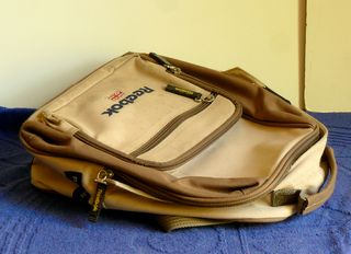Mochila pequeña Reebok beige y marrón