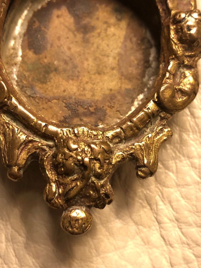 Antica cornice porta reliquie XVI bronzo dorato