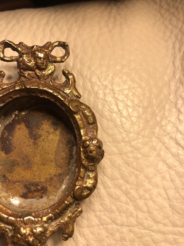 Antica cornice porta reliquie XVI bronzo dorato