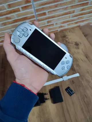 Consola PSP 3004 Slim Ice Silver
