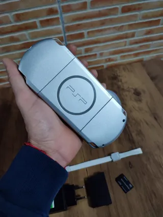 Consola PSP 3004 Slim Ice Silver