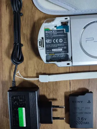 Consola PSP 3004 Slim Ice Silver