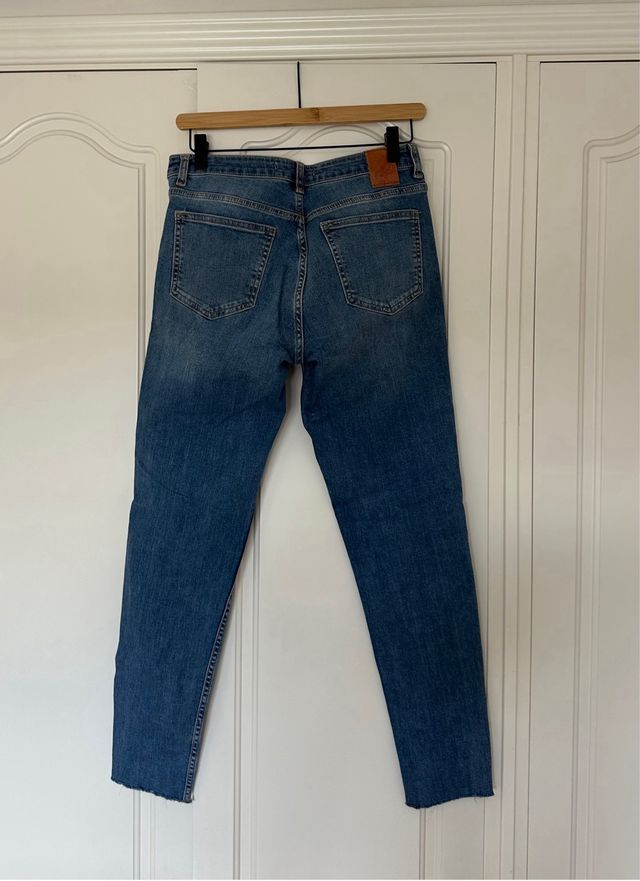 Pantalón vaquero con detalle lateral