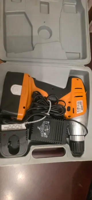 Taladro Inalámbrico Naranja y Negro