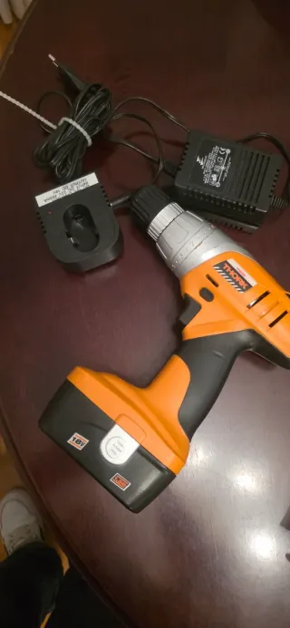 Taladro Inalámbrico Naranja y Negro