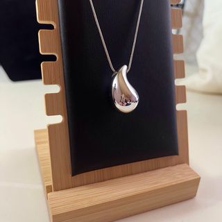 Colgante Plateado Lágrima.