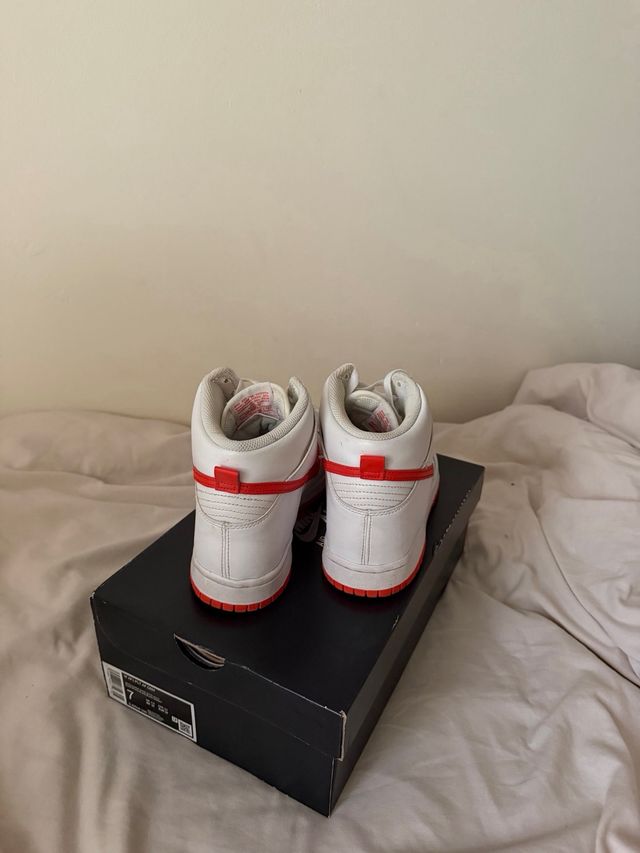 Nike Dunk High Blancas y Rojas