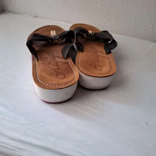 Sandalias Tommy Hilfiger cuña negras y marrones