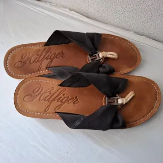 Sandalias Tommy Hilfiger cuña negras y marrones