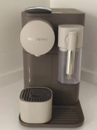 Cafetera Nespresso Lattissima