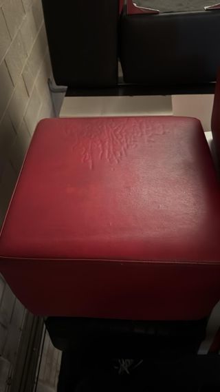 Puffs/Taburetes Cuadrados Rojos y Negros