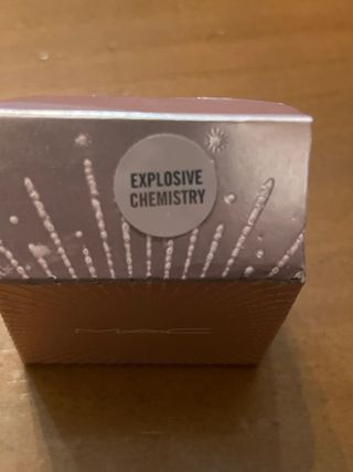 MAC Sombra de ojos Explosive Chemistry