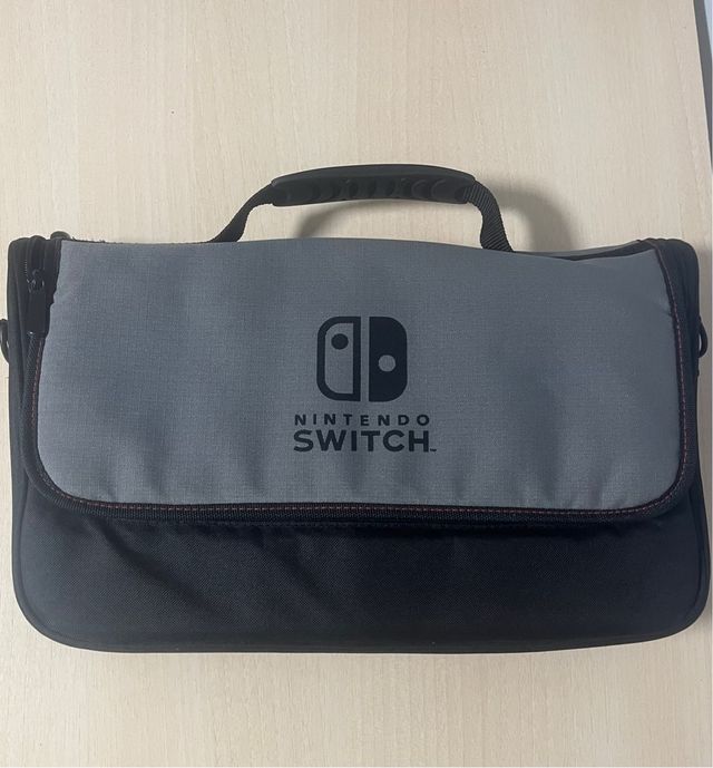 Maletín Nintendo Switch Gris y Negro