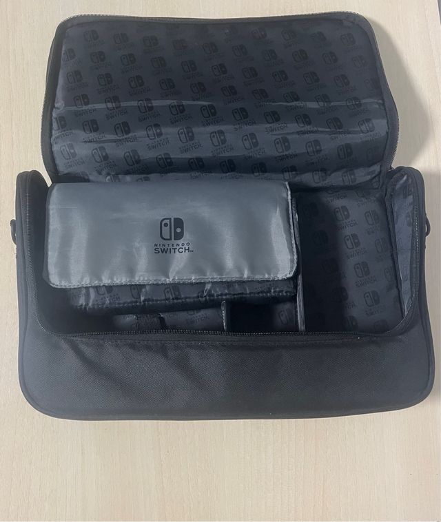Maletín Nintendo Switch Gris y Negro