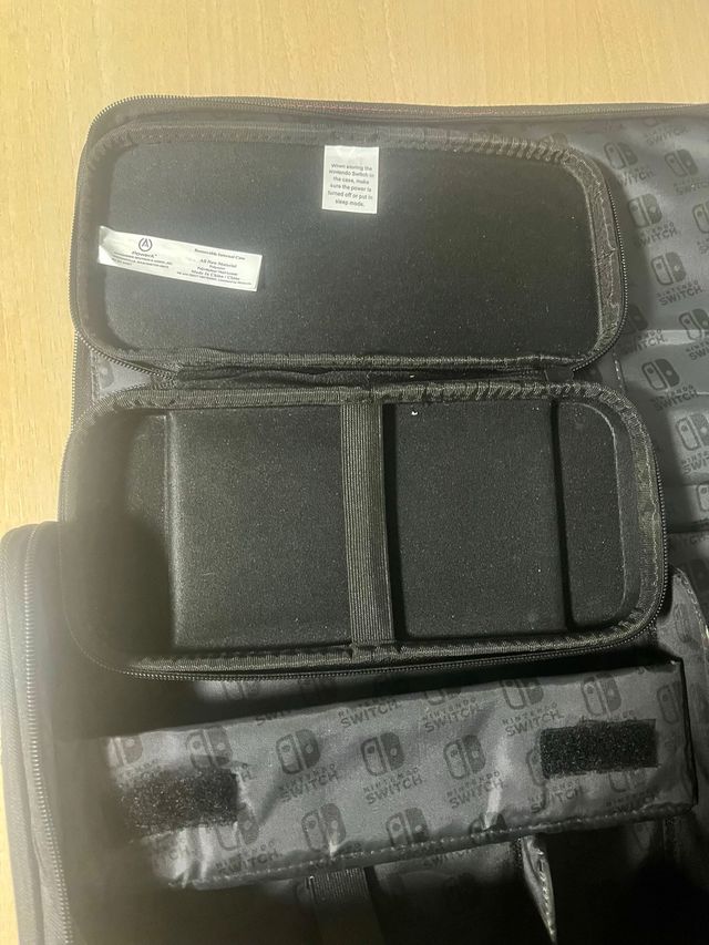 Maletín Nintendo Switch Gris y Negro