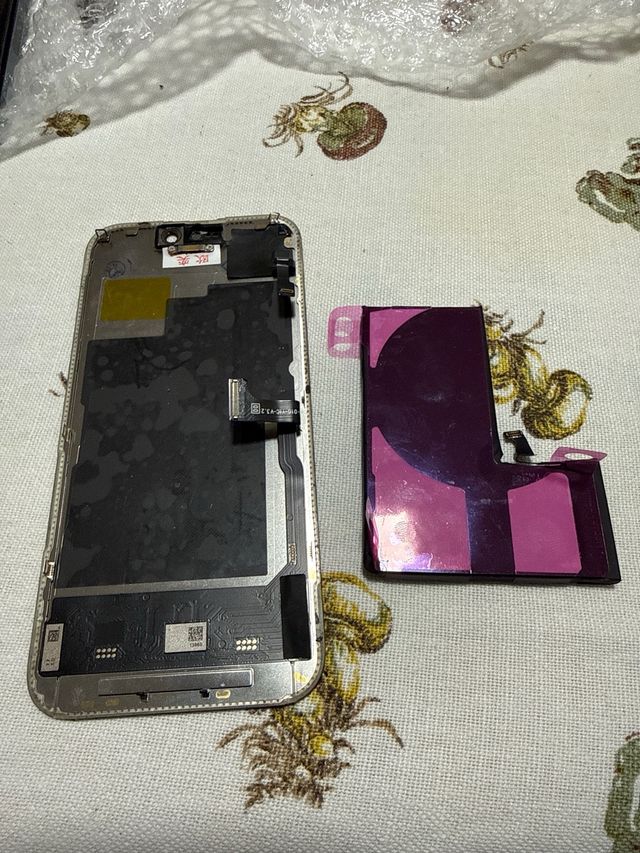 Schermo e Batteria iPhone 15 Pro