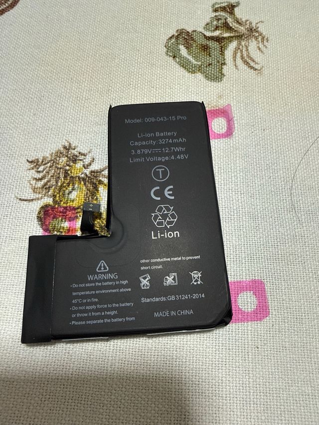 Schermo e Batteria iPhone 15 Pro