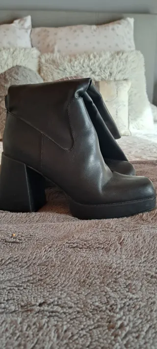 Botas altas plataforma negras talla 37