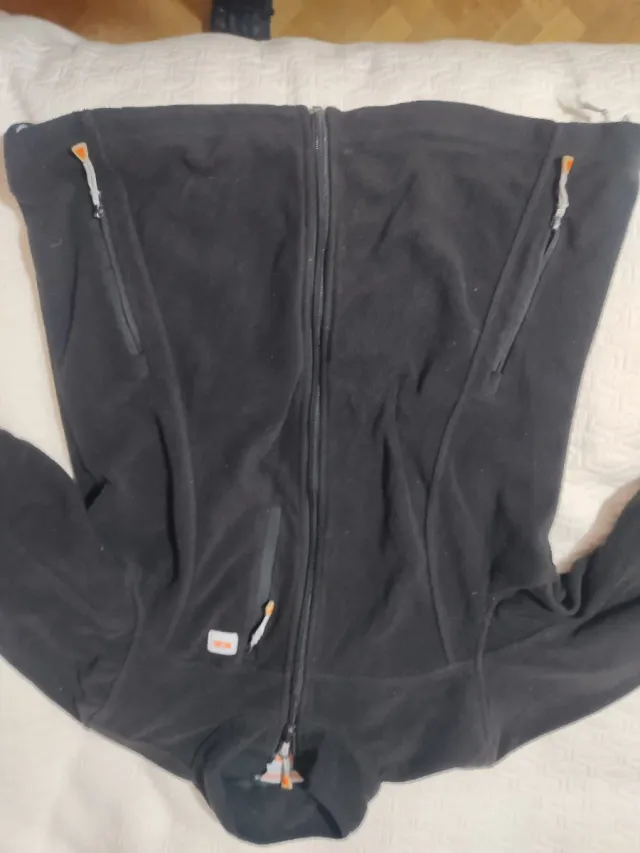 Forro polar negro con cremallera