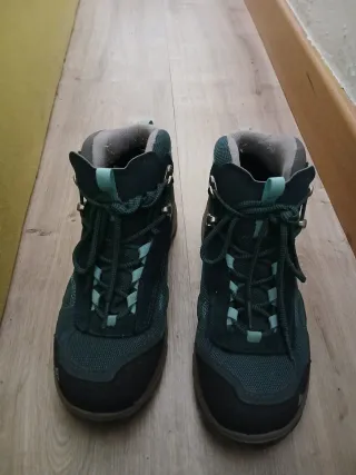 Botas Quechua grises y turquesa