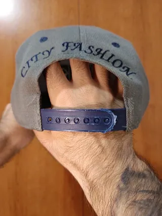 Gorra Faded original broche strapback.