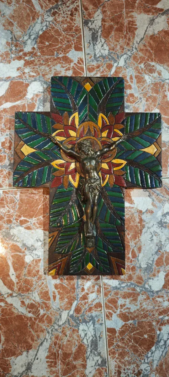 Crucifijo antiguo de Jesús