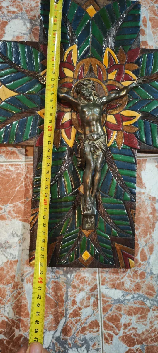 Crucifijo antiguo de Jesús