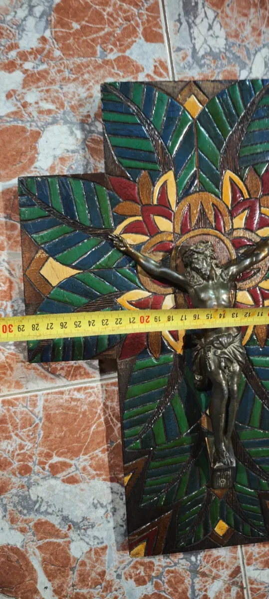 Crucifijo antiguo de Jesús