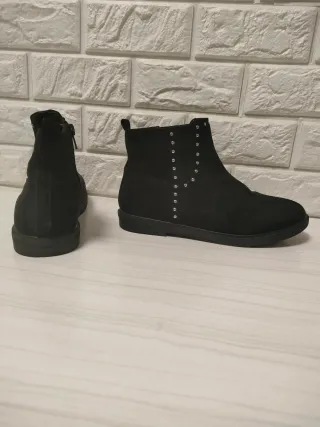 Botas negras con diamantes