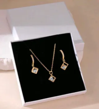 Conjunto de joyas con cubos de cristal