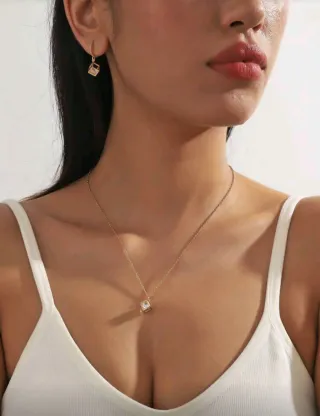 Conjunto de joyas con cubos de cristal