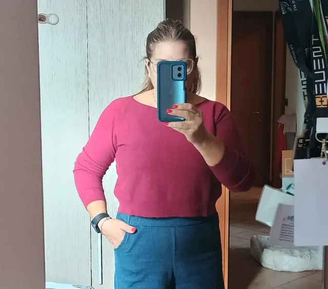 Maglioncino donna corto colore borgogna