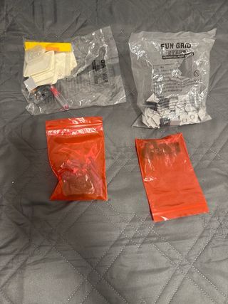 Estanterías Negras y Marrones