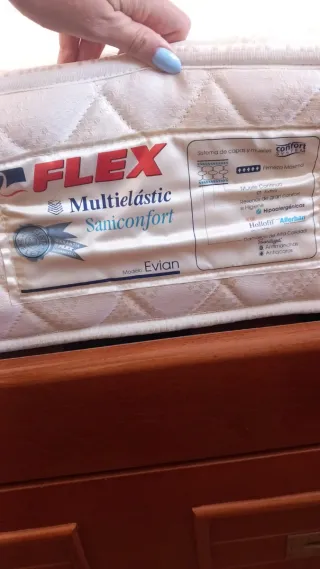 Cama nido con colchón de 90 y escritorio.