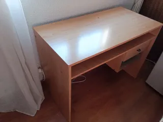 Cama nido con colchón de 90 y escritorio.