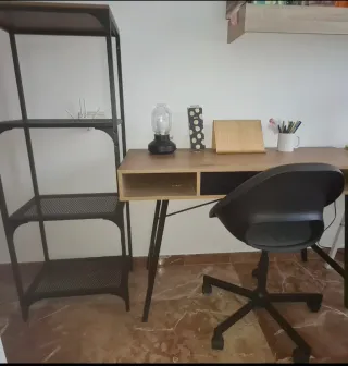 Mesa escritorio  y silla giratoria