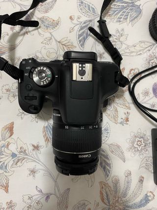 Fotocamera Canon EOS 2000D + obiettivo + accessori