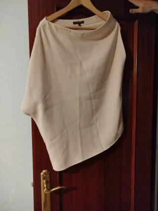 Blusa Beige Asimétrica. Fiesta
