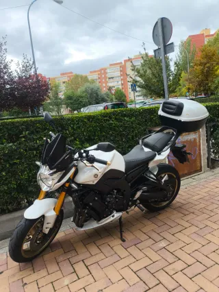 Yamaha FZ8 Blanca