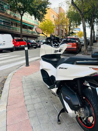 Honda PCX 2023 - no regalo moto si detalle