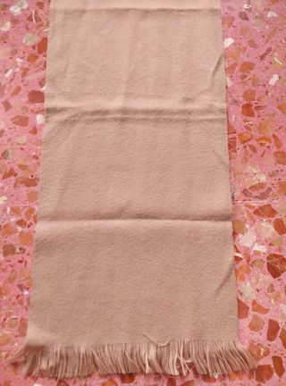 Pañuelo beige con flecos