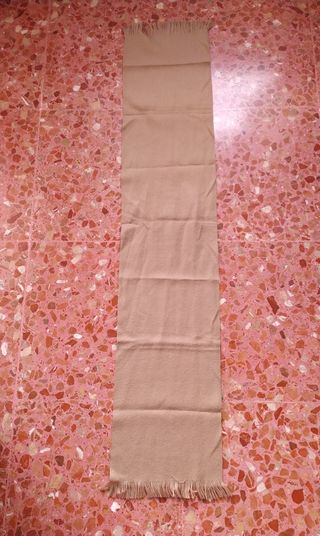 Pañuelo beige con flecos