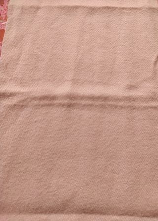 Pañuelo beige con flecos