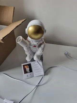 Lampada astronauta design moderno