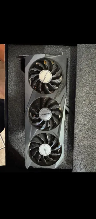 Tarjeta Gráfica Gigabyte RX 7600 Usada