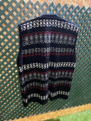 Chaleco tejido con estampado étnico