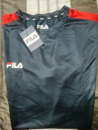 Camiseta Fila Negra y Roja Talla L