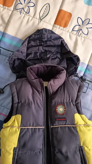 Chaleco acolchado niño azul y amarillo Talla 4 año